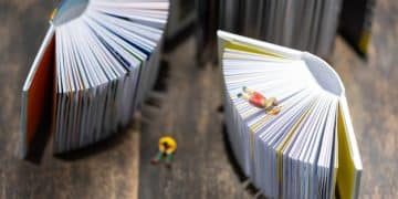 Book Review Roundups: Editorial vs. Reader Reviews - Which Matters More? - Cover Image