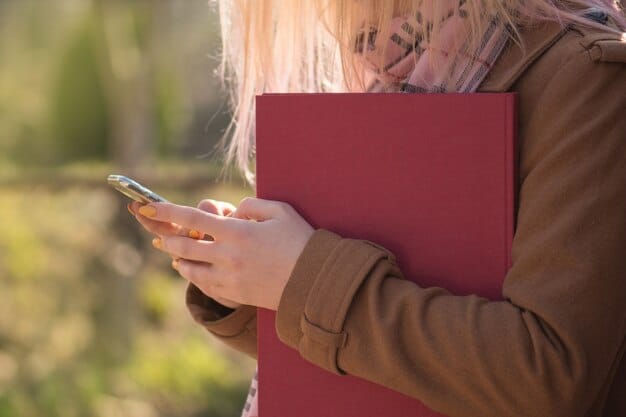 The Role of Book Reviews in Literary Awards: 2025 Analysis